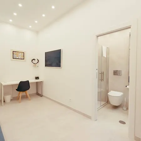 30' Walk Vatican & Stadium Art, Smart Home * Rom